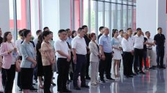 龙8(中国)唯一官方网站董事长李飚等知名蓉商代表赴巴中交流